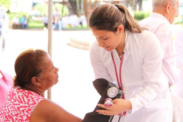 A&ccedil;&otilde;es despertam a curiosidade e popula&ccedil;&atilde;o realiza exames preventivos
