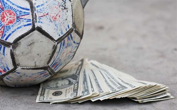 O vale tudo pelo poder no futebol inclui at&eacute; garotas de programa