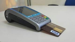 Juros do cartão de crédito foi de 453,74% ao ano. (Foto: Renata Volpe)