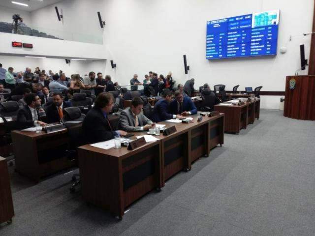 Homenagens a Delc&iacute;dio e Bolsonaro causam pol&ecirc;mica na Assembleia