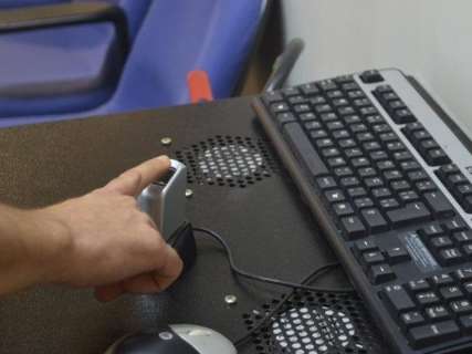 Secretaria paga R$ 700 mil para pôr ponto eletrônico em postos de saúde