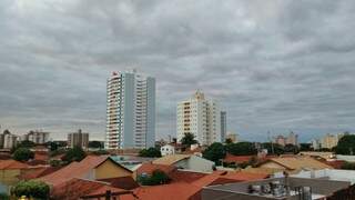 Terça-feira (18) amanhece nublada em Campo Grande e com mínima de 22ºC. (Foto: André Bittar)