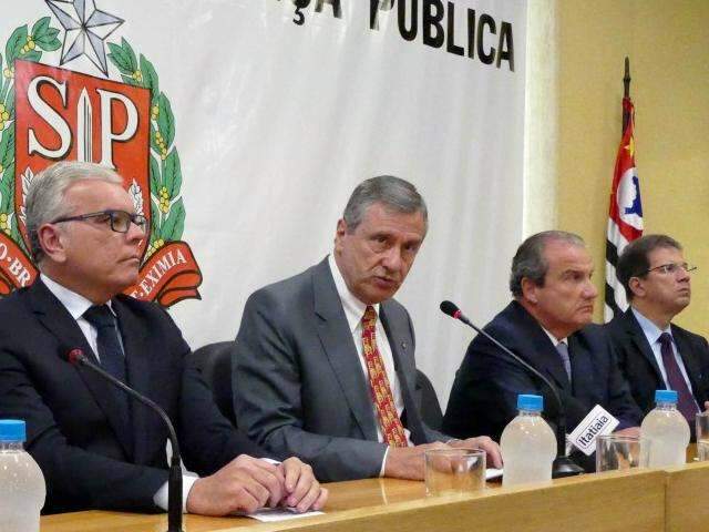 Sem detalhes, ministro anuncia refor&ccedil;o na seguran&ccedil;a na regi&atilde;o de fronteira