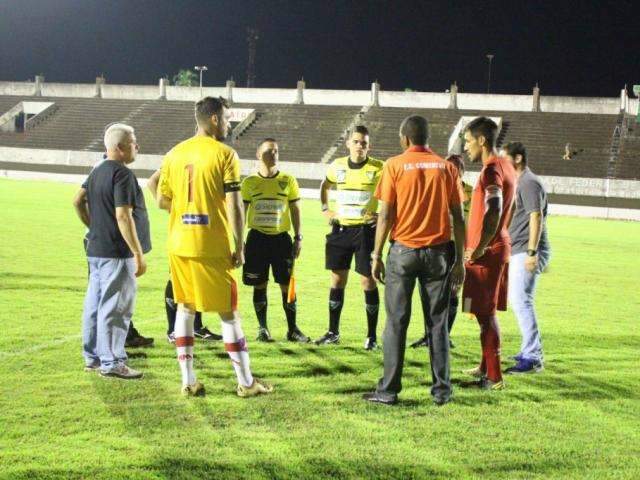 Jogo no Moren&atilde;o &eacute; adiado ap&oacute;s fia&ccedil;&atilde;o de torre de ilumina&ccedil;&atilde;o pegar fogo