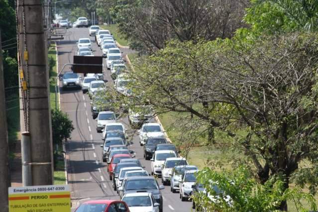 Frota cresce, congestiona fluxo e PM j&aacute; prev&ecirc; rod&iacute;zio na Capital