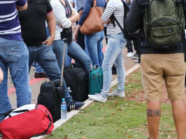 Em concurso disputado, 206 faltam e 15 s&atilde;o eliminados por desrespeitar edital