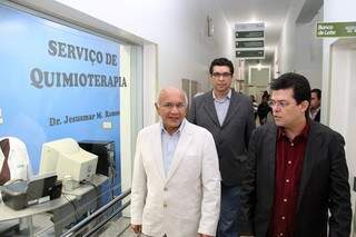 Prefeito Gilmar Olarte visita maternidade Cândido Mariano após assinatgura de convênio esta manhã. (Foto:Divulgação)