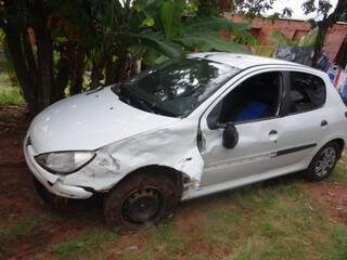 Carro envolvido em acidente na Mascarenhas de Moraes. 