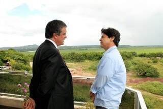 O ministro José Eduardo Cardozo e o prefeito de Corumbá, Paulo Duarte. (Foto: Reprodução Facebook)