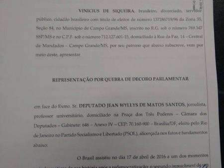 Servidor de MS se incomoda com cuspe e pede afastamento de Jean Wyllys
