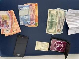 Dinheiro, celular e carteira também apreendidos com o suspeito. (Foto: Divulgação/PF) 