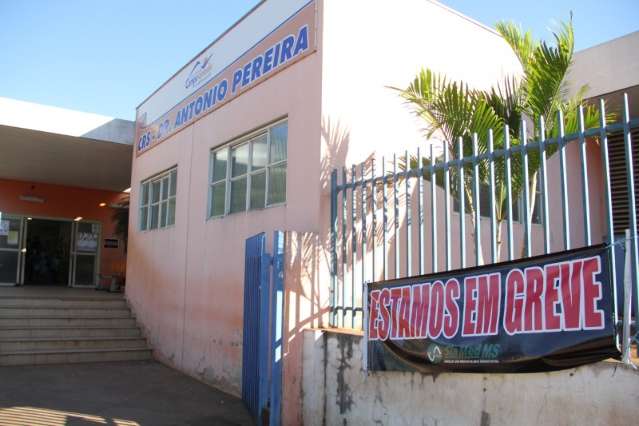 Burocracia &ldquo;trava&rdquo; retorno de 100% dos m&eacute;dicos aos postos de sa&uacute;de