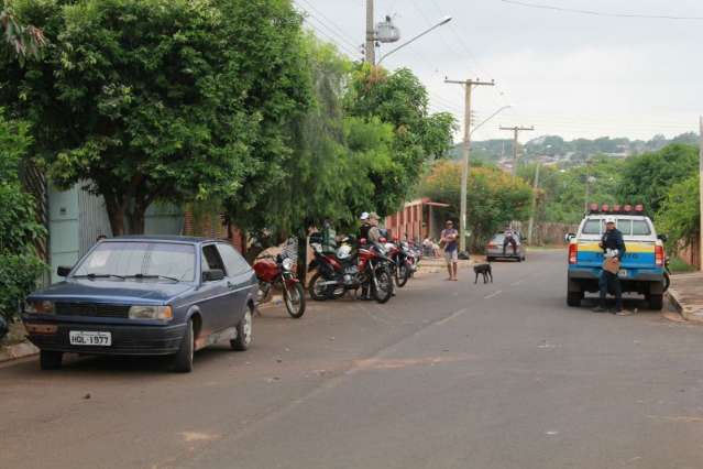 Veículo não respeita preferencial e atinge motociclista que tem fratura exposta