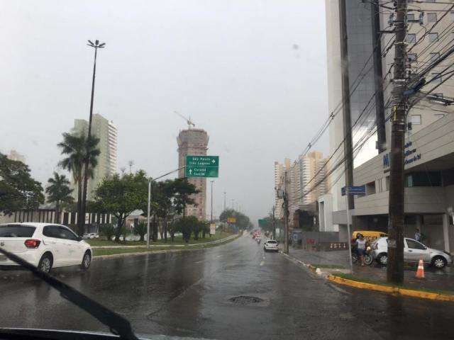 Isolada, chuva de 45 minutos atingiu regi&atilde;o nobre de Campo Grande