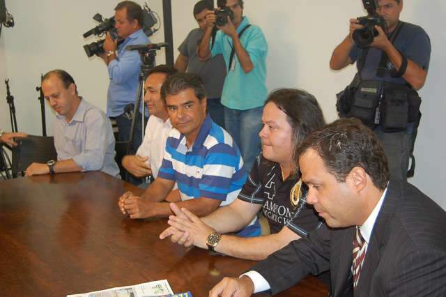  Prefeito assume responsabilidade e se compromete a encontrar solu&ccedil;&atilde;o para shows