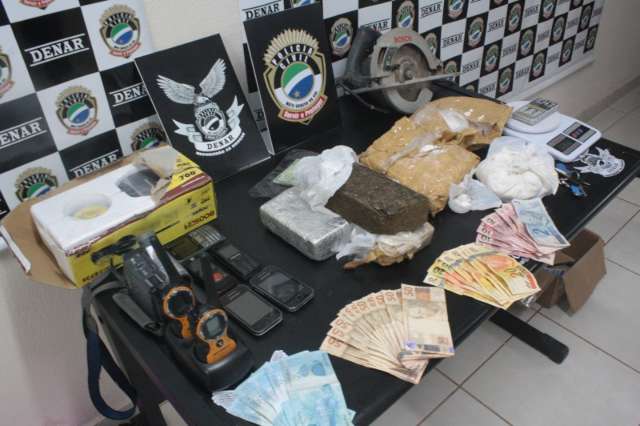 Ap&oacute;s troca de tiros, Pol&iacute;cia prende jovem de 23 anos por tr&aacute;fico de drogas