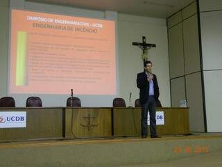 Engenheiro Mario Borges durante palestra na UCDB. (Foto: Divulgação)