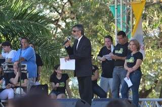 Representantes de vários grupos também fizeram discursos. (Foto:Vanessa Tamires)