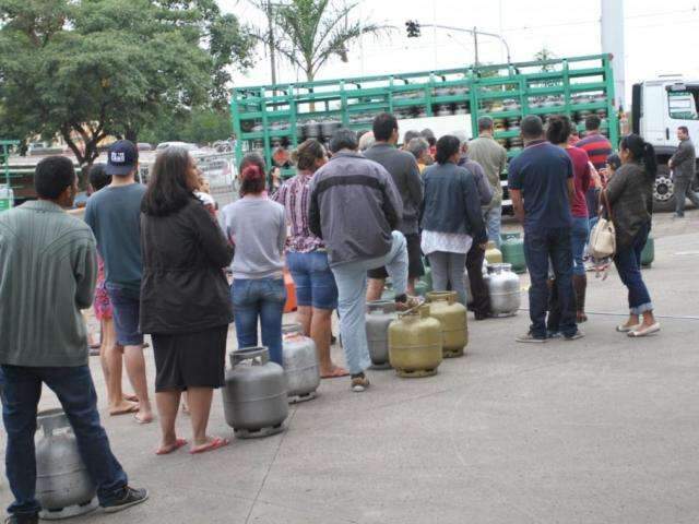 G&aacute;s ainda &eacute; fracionado em Dourados e clientes precisam garantir senhas