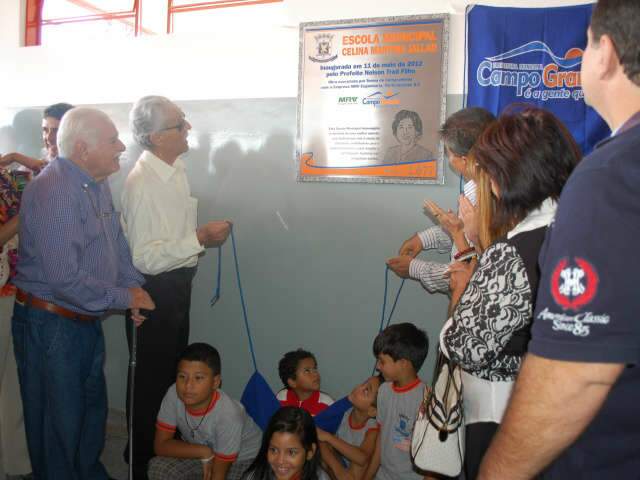  Em clima de emo&ccedil;&atilde;o, Nelsinho inaugura escola em homenagem a Celina Jallad