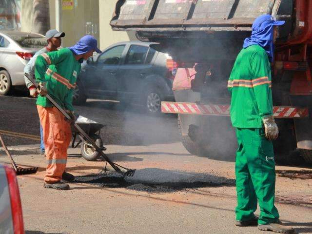 Prefeitura recusa tr&ecirc;s propostas e habilita 17 em licita&ccedil;&atilde;o do tapa-buraco