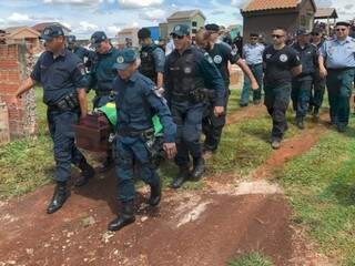 Corpo de Juciel foi sepultado com honras por colegas da PM; suspeitos tiveram prisão preventiva decretada. (Foto: Robertinho Speed/Maracaju Speed)