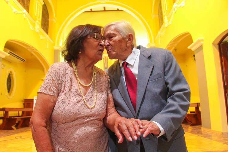 Mesmo depois de 58 anos juntos casal ainda são extremamente apaixonados (Foto: Marcos Ermínio)