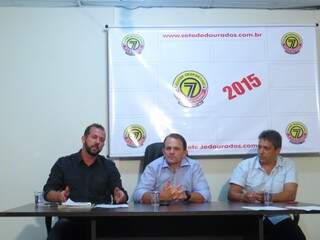 Novo técnico (centro) quer contratações, mas também pratas da casa para o Estadual de 2015 (Foto: Divulgação)
