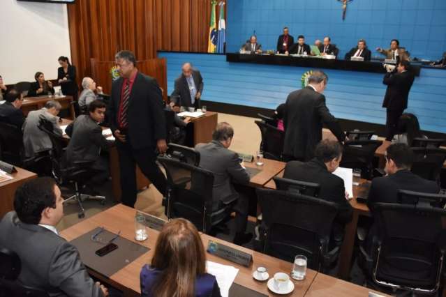Deputados definem comiss&atilde;o especial para avaliar PEC do Limite de Gastos