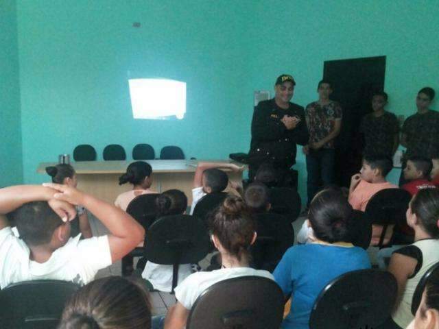 Projeto criado por policial do DOF faz preven&ccedil;&atilde;o contra drogas e viol&ecirc;ncia