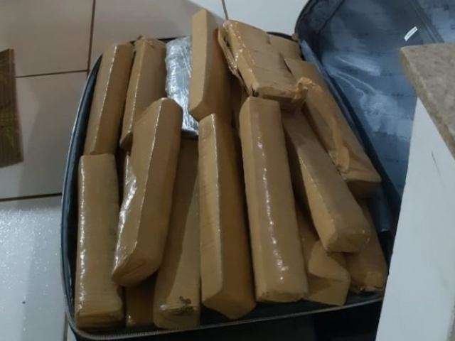 Adolescente &eacute; apreendido ao tentar levar 52 quilos de maconha para MT