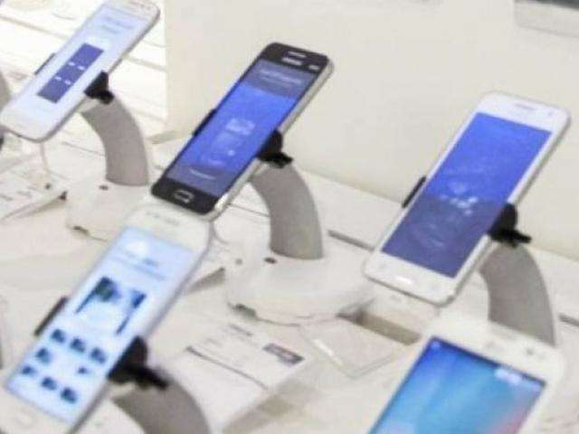 Loja de celulares &eacute; autuada e Procon apreende mais de R$ 18 mil em produtos 