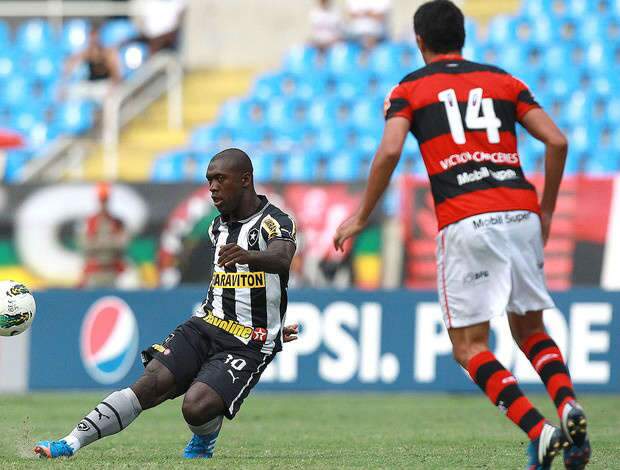  Em jogo movimentado, Botafogo e Flamengo n&atilde;o saem do zero no Engenh&atilde;o