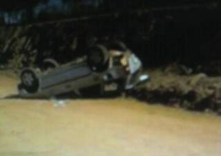 Veículo capotou em rodovia, matando uma pessoa. (Foto: Repórter News)