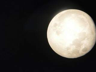 A lua cheia foi atração do encontro ontem (Foto: Alana Portela)
