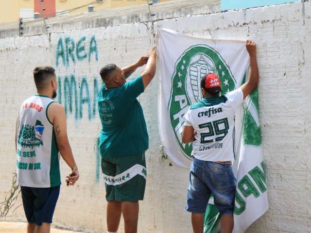 Antes de a bola rolar, palmeirenses da Capital celebram jogo da ta&ccedil;a