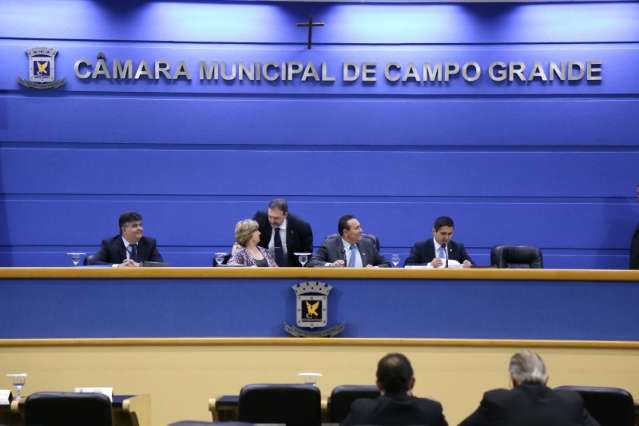 Prefeitura &eacute; investigada por descontar de grevistas dias n&atilde;o trabalhados