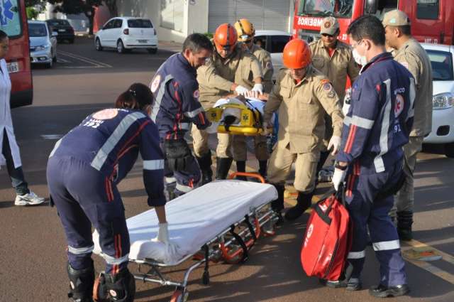 Carro atropelou ciclista na Afonso Pena durante servi&ccedil;o, diz prefeitura