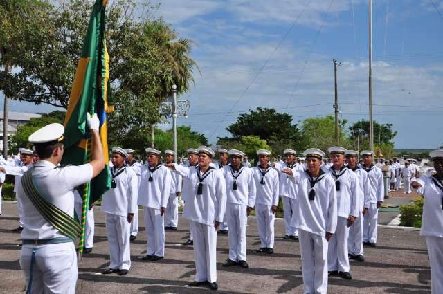 Marinha tem vagas para tempor&aacute;rios com sal&aacute;rio de at&eacute; R$ 3,1 mil  