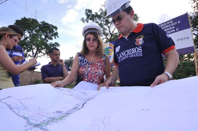 Prefeito vistoria andamento de obras que preveem investimento de R$54,1 MI