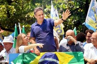 Aécio Neves aparece com 49,5% das intenções de voto, em empate técnico com Dilma Rousseff (Foto: Divulgação)