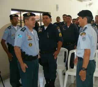 Tenente (a esquerda) no dia 9 de setembro, quando assumiu comando em Cassilândia. (Foto: A Trinuna News)