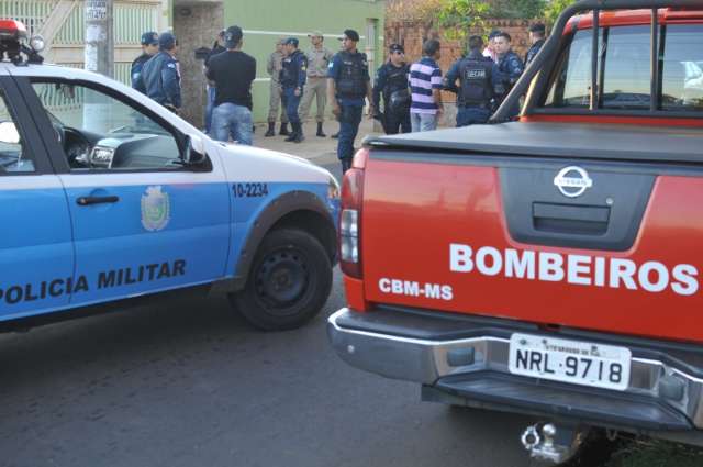 Um dia ap&oacute;s morte, vizinha diz que nunca viu casal de PMs se estranhar