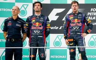 Webber (centro) e Vettel (direita) depois da corrida da &quot;discórdia&quot;. (Foto: EFE)