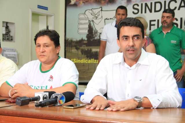 Sindicatos rejeitam proposta de 2,79% e decidem at&eacute; segunda sobre greve