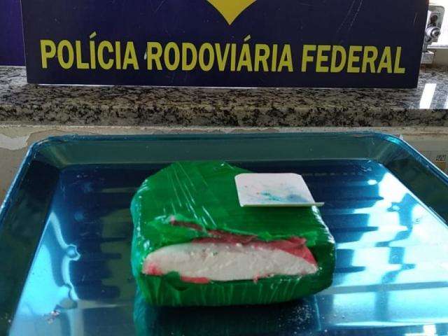 Paranaense &eacute; preso e diz que coca&iacute;na foi colocada no carro sem ele saber