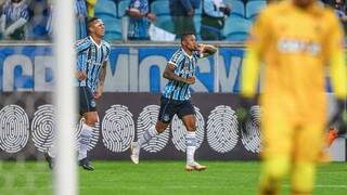 Marinho e Jael contra o Flamengo (Foto: Lucas Uebel/ Grêmio, DVG)