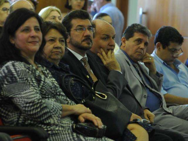 Contrariando Bernal, C&acirc;mara aguarda novo projeto de reajuste a servidor