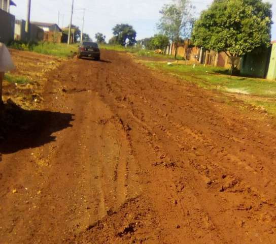 Sem asfalto, moradores se unem em aplicativo para protestar na C&acirc;mara