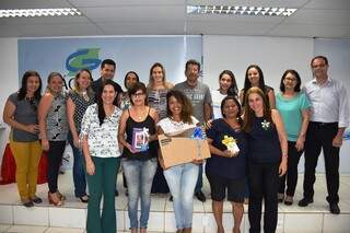 Professores de língua inglesa da rede pública de ensino em Campo Grande na cerimônia de premiação pela Águas Guariroba (Foto: Divulgação)
